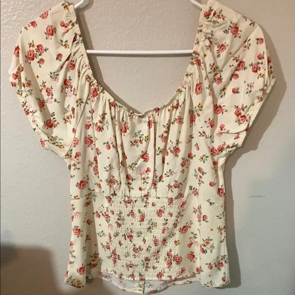 Floral Cream Top - Picture 2 of 3